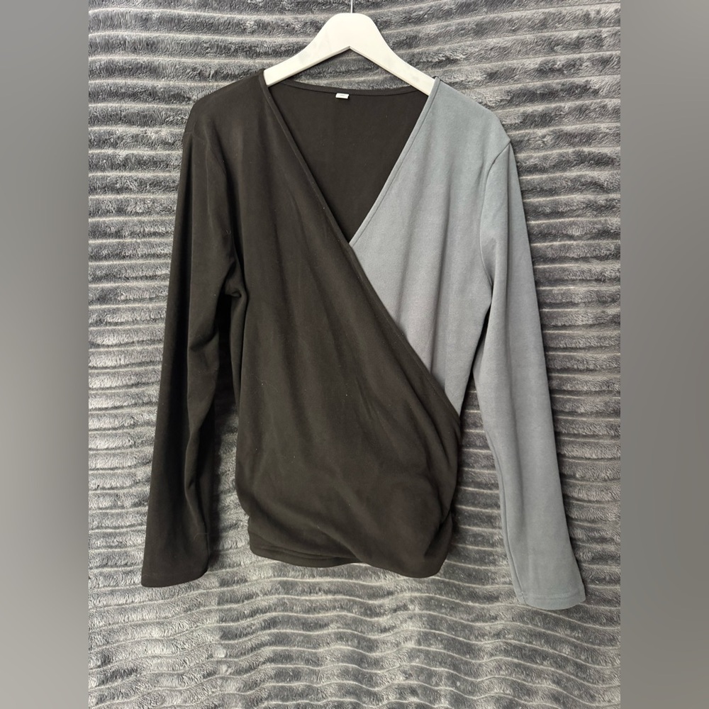 Black and Gray V-Neck Long Sleeve Sweater Top